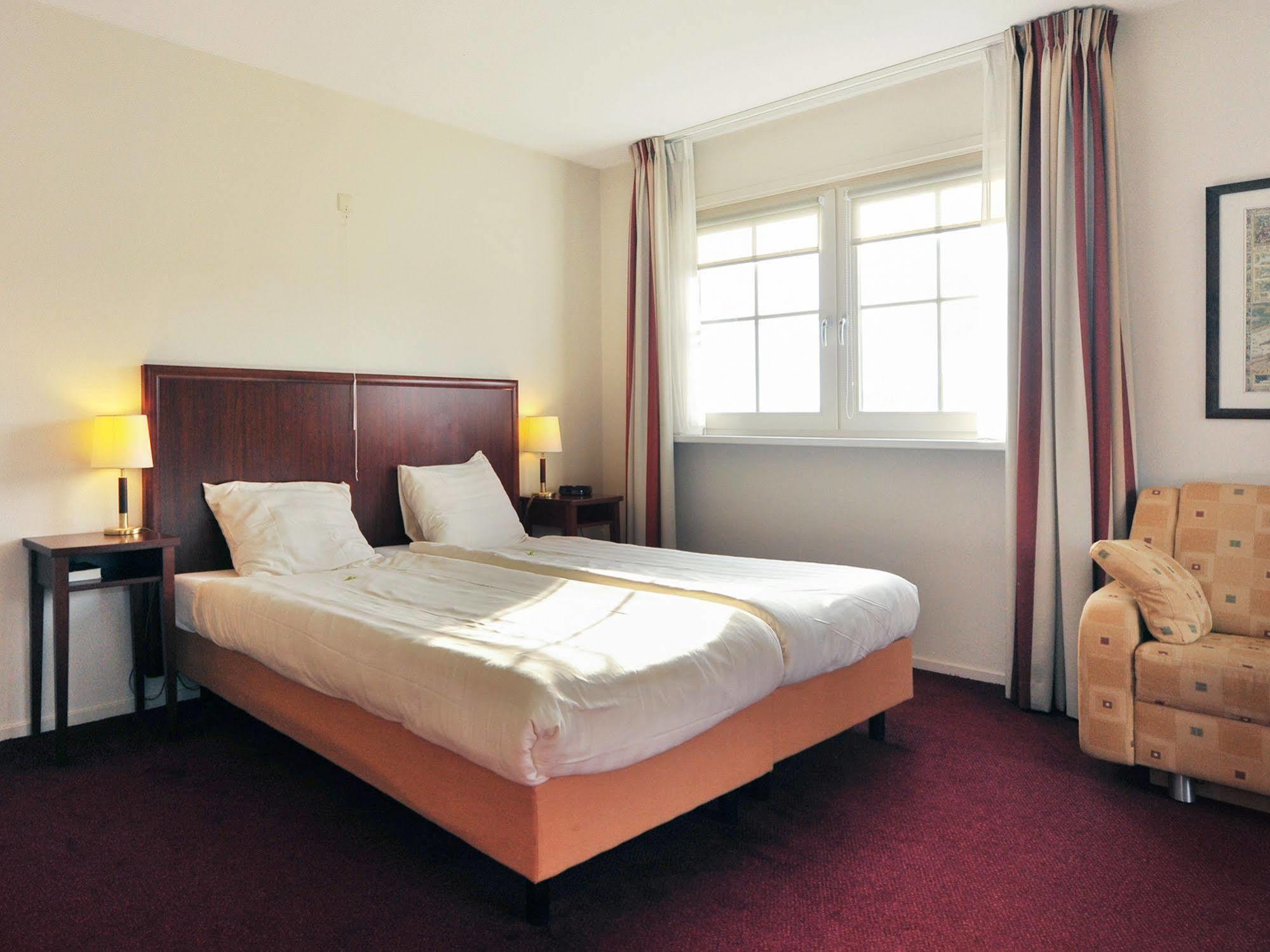 De Brabantse Biesbosch Hotel Werkendam ภายนอก รูปภาพ