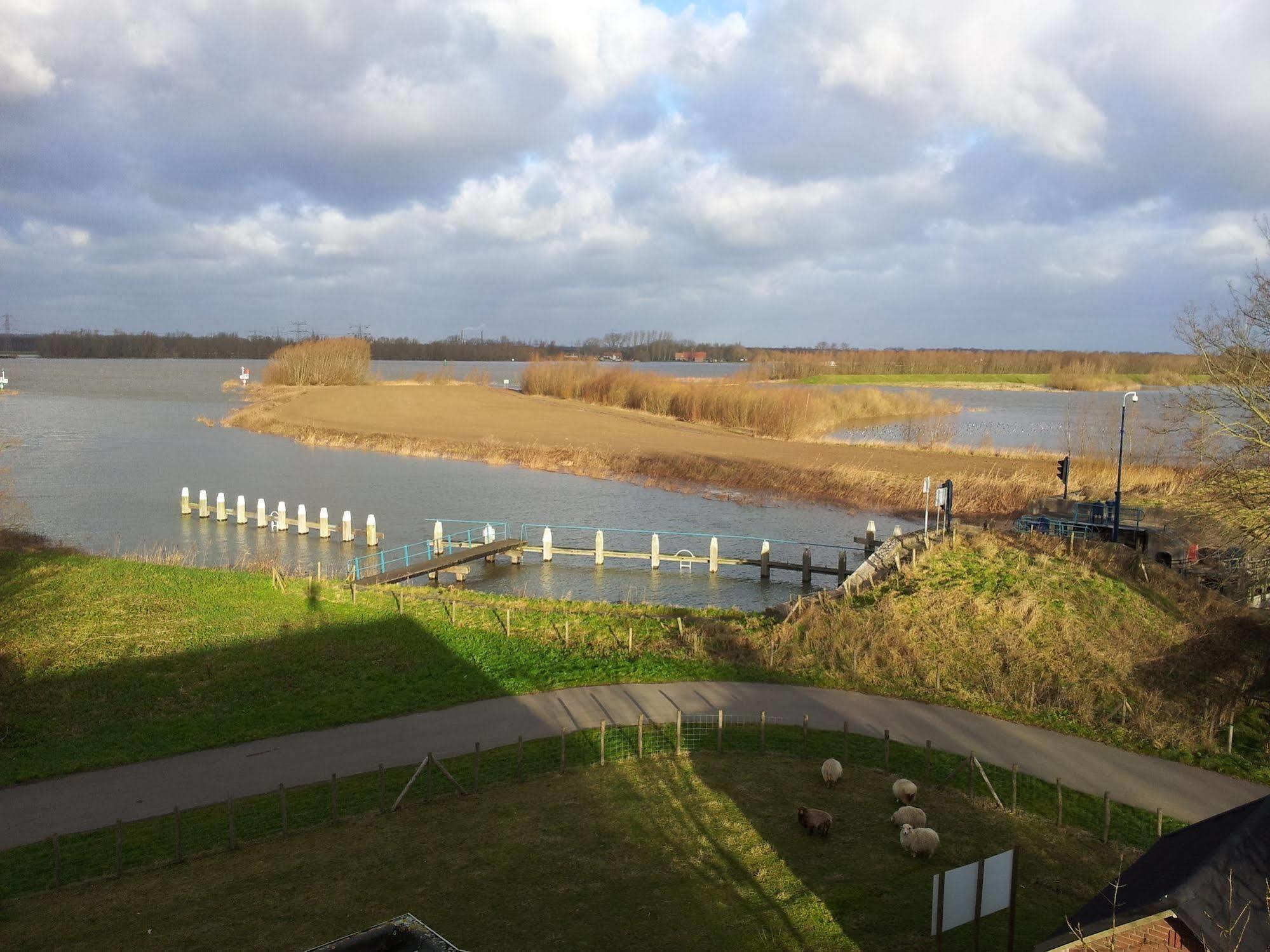 De Brabantse Biesbosch Hotel Werkendam ภายนอก รูปภาพ