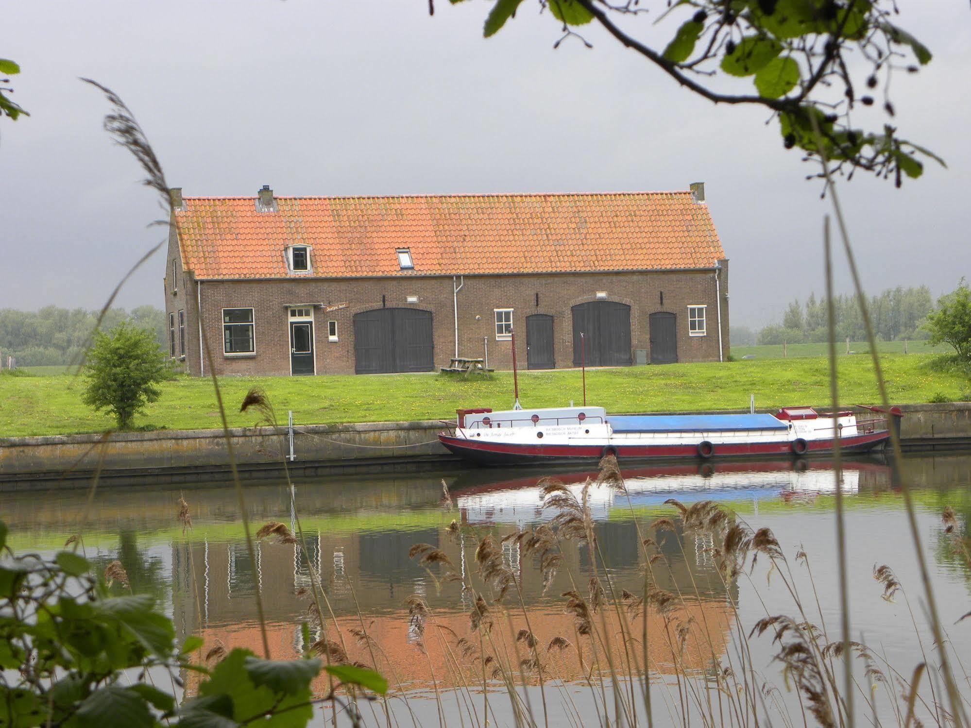 De Brabantse Biesbosch Hotel Werkendam ภายนอก รูปภาพ