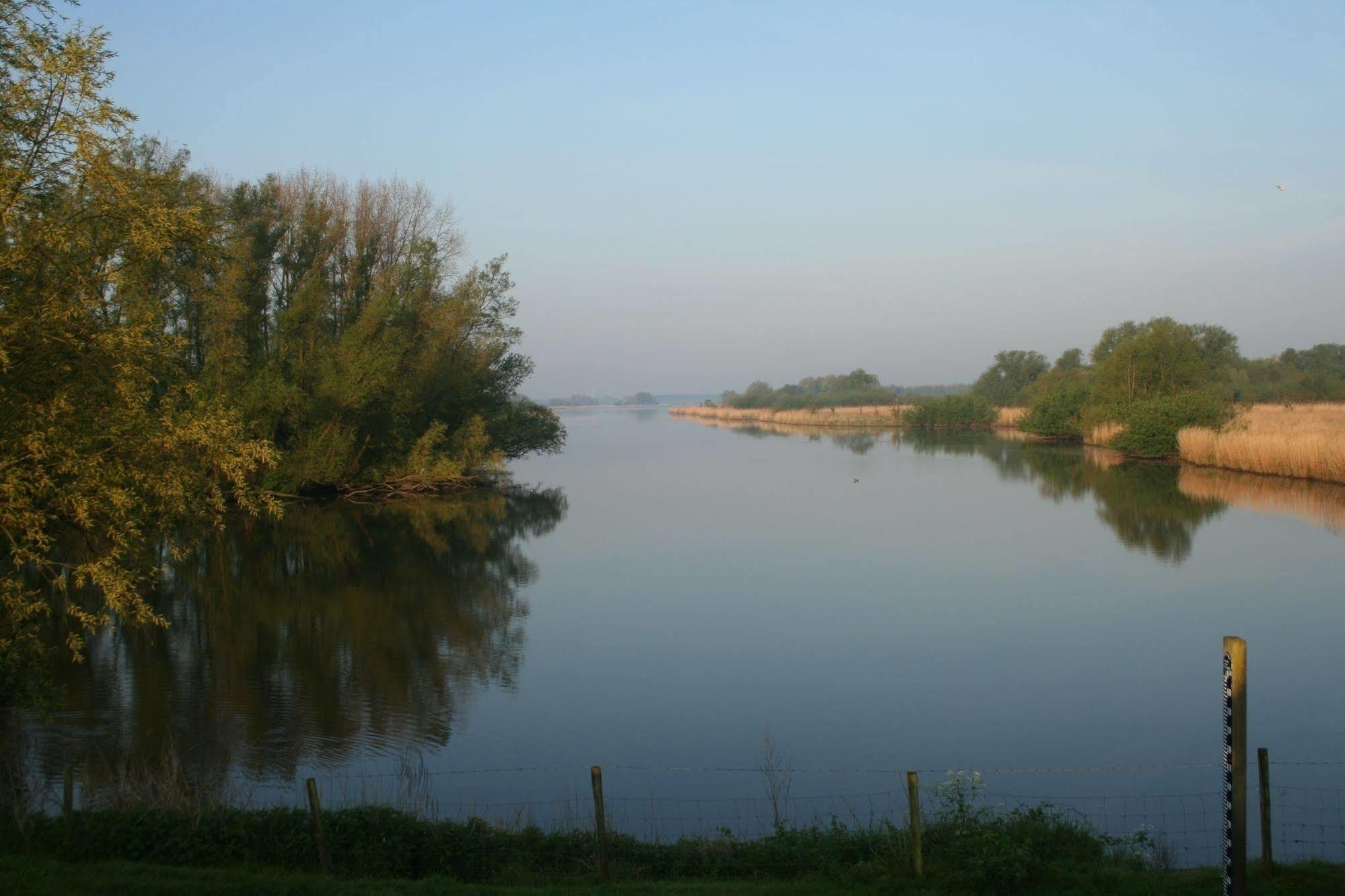 De Brabantse Biesbosch Hotel Werkendam ภายนอก รูปภาพ